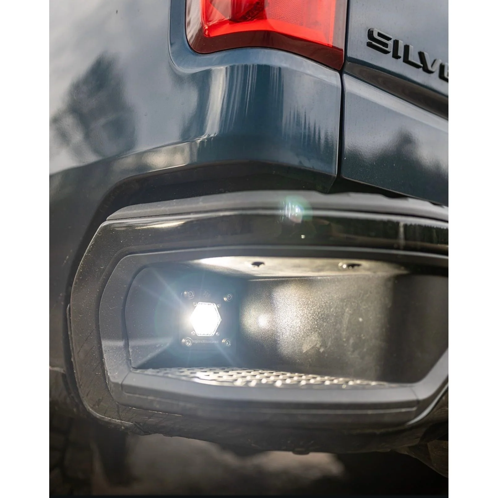 Pod Holes Bumper Step Light Kit, 2020-2025 LM2/LZ0 - Image 2